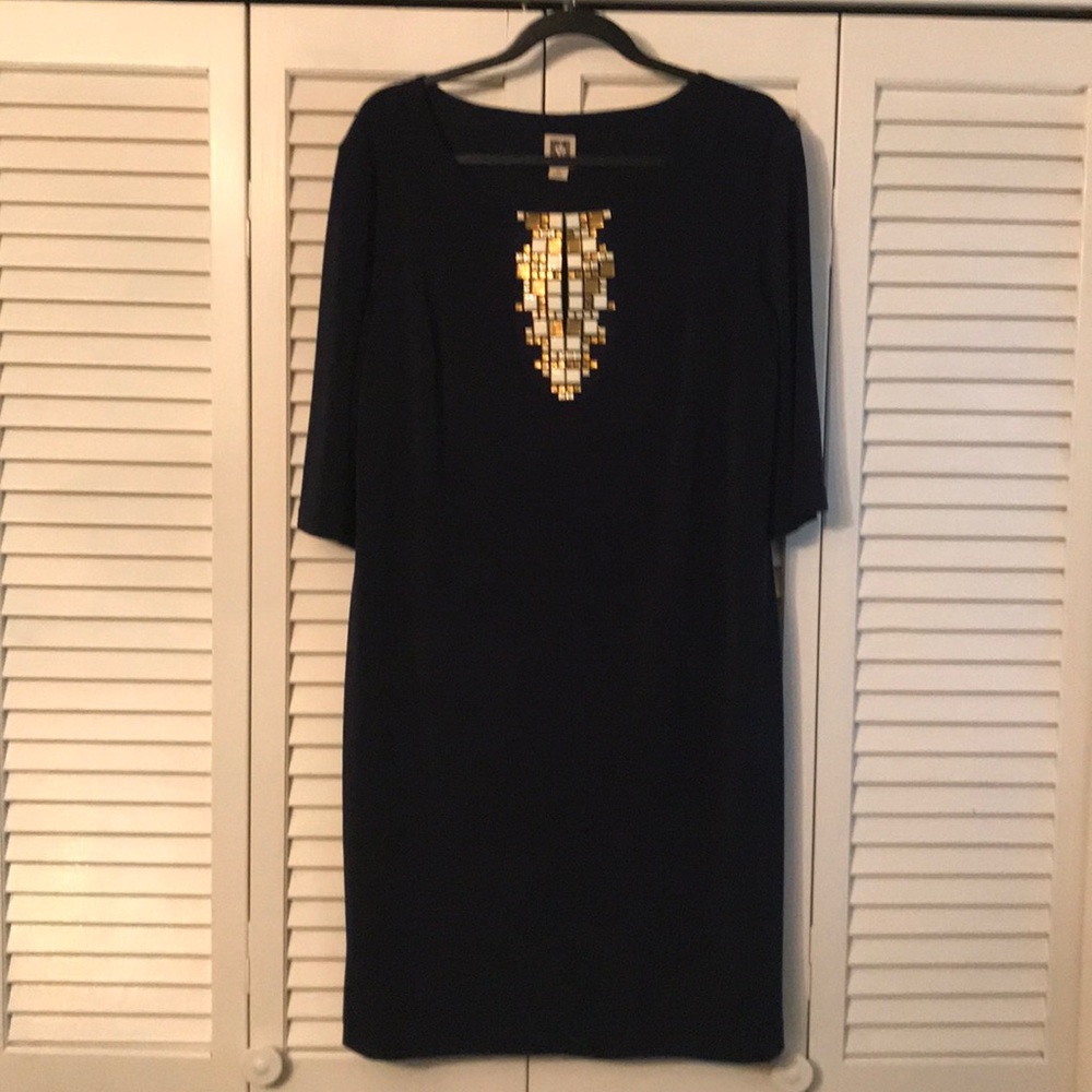 Retro navy dress with pizzazz!  16
